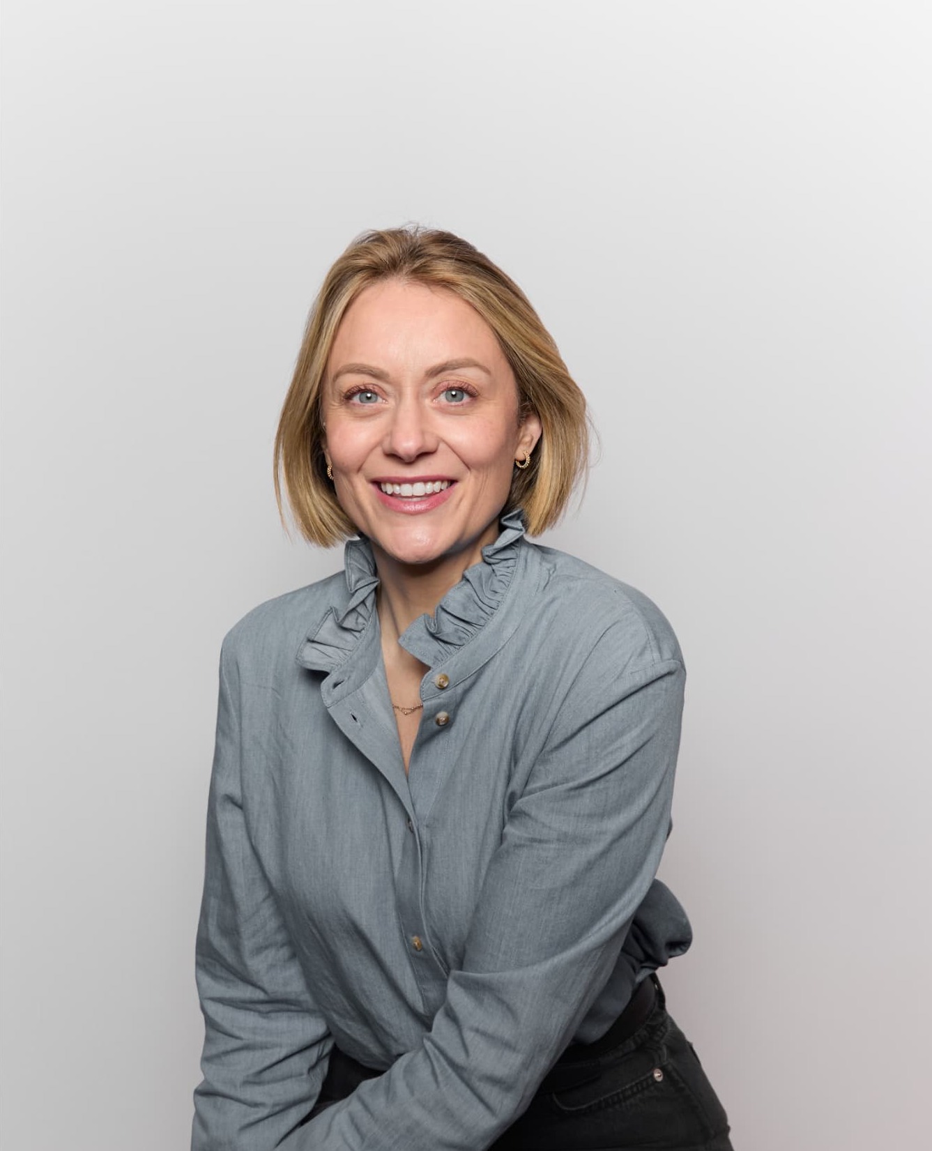 Beccy Ingram, People leader and consultant, smiling in a grey shirt against a light background